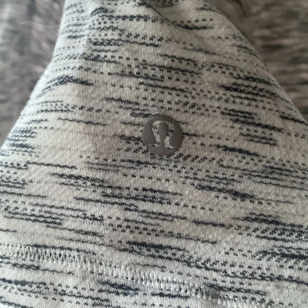 Lululemon shirt - Picture 3 of 4